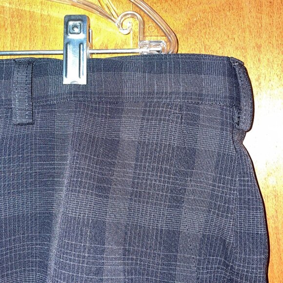 Izod Golf Mens Classic Fit Plaid Shorts 40 Black/Gray Made In Vietnam - Picture 2 of 6